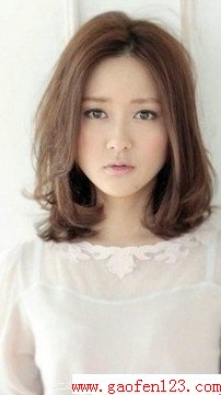 适合方脸女孩的发型 www.gaofen123.com